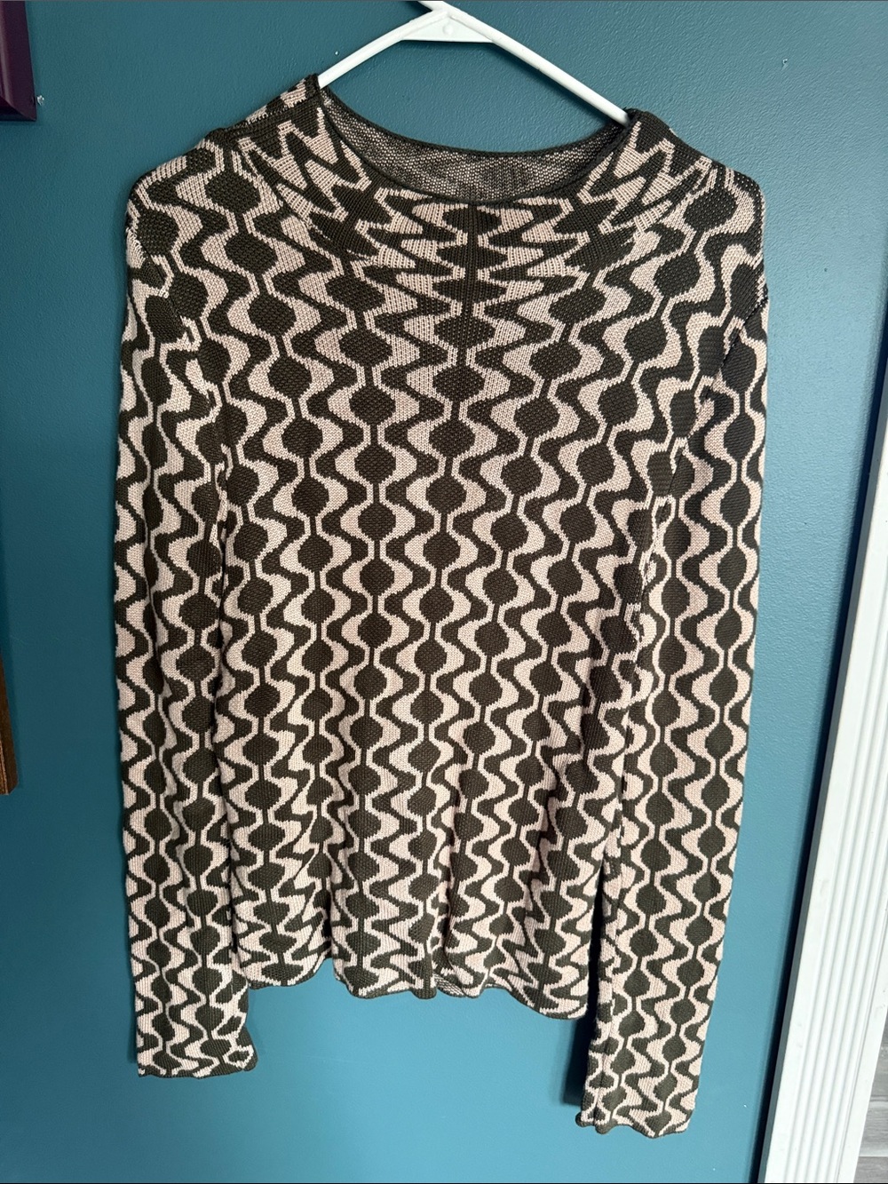 Fate Wavy Geometric Crewneck Sweater - Brown & Cream